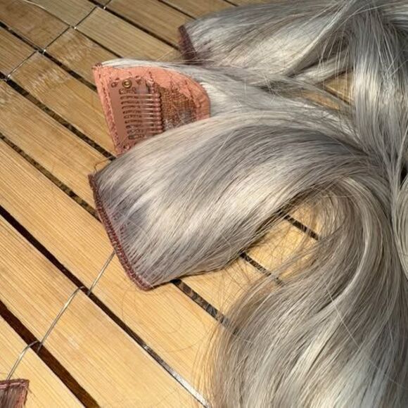 4pc Clip-in Hair Extensions, NEW - Picture 3 of 3